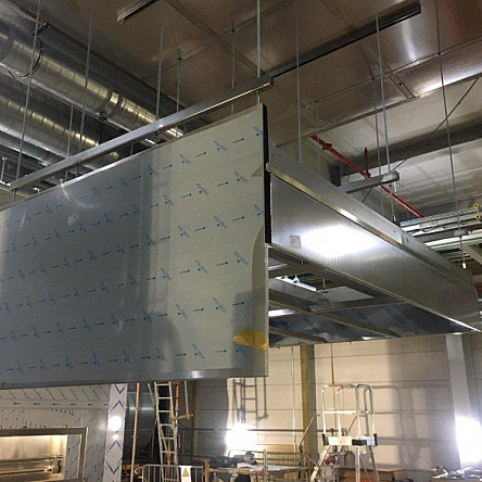 Laf plafond onder constructie